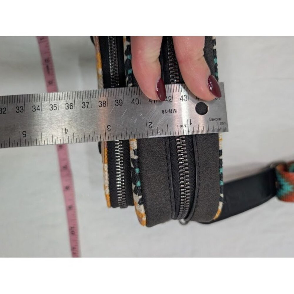 Wrangler southwestern crossbody purse with wallet pouch adjustable strap A4 - Picture 5 of 10